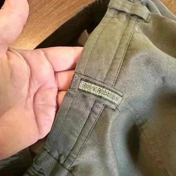 Royal Robbin’s Women’s Size 12 Shorts. Elastic Waist With Belt Loops. Olive - Picture 8 of 8